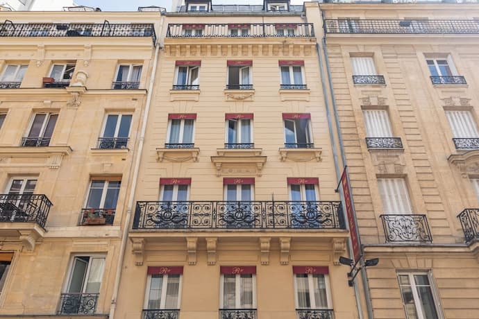 Hotel Riviera, Primary image