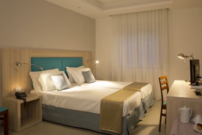 American Hotel, Primary image