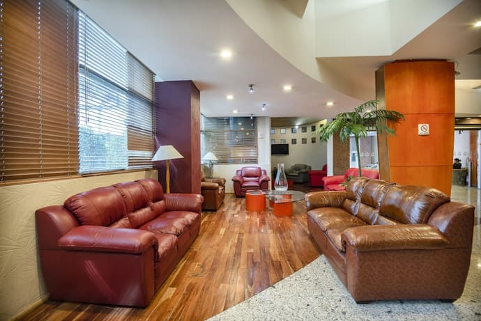 Mandarin Carton, Lobby sitting area