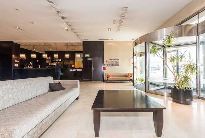 Hotel Mercader, Interior entrance