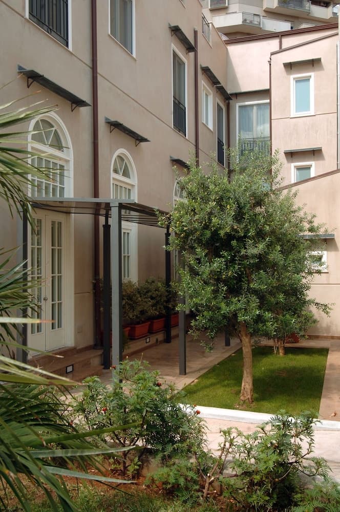 Ucciardhome Grand, Primary image