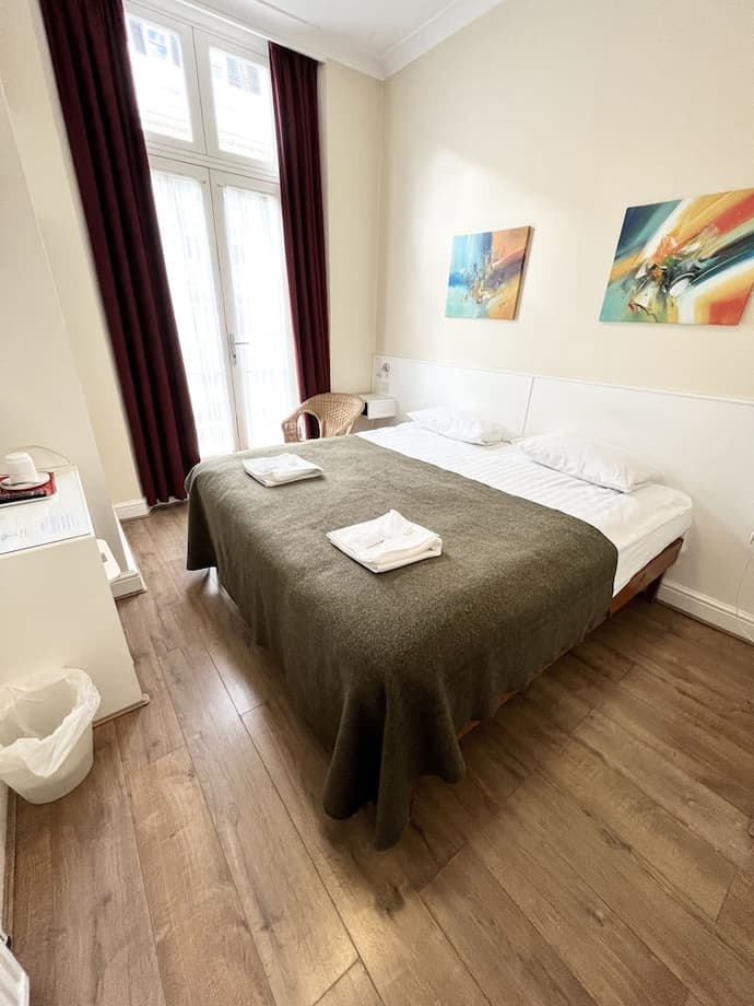 Melbourne House, Primary image