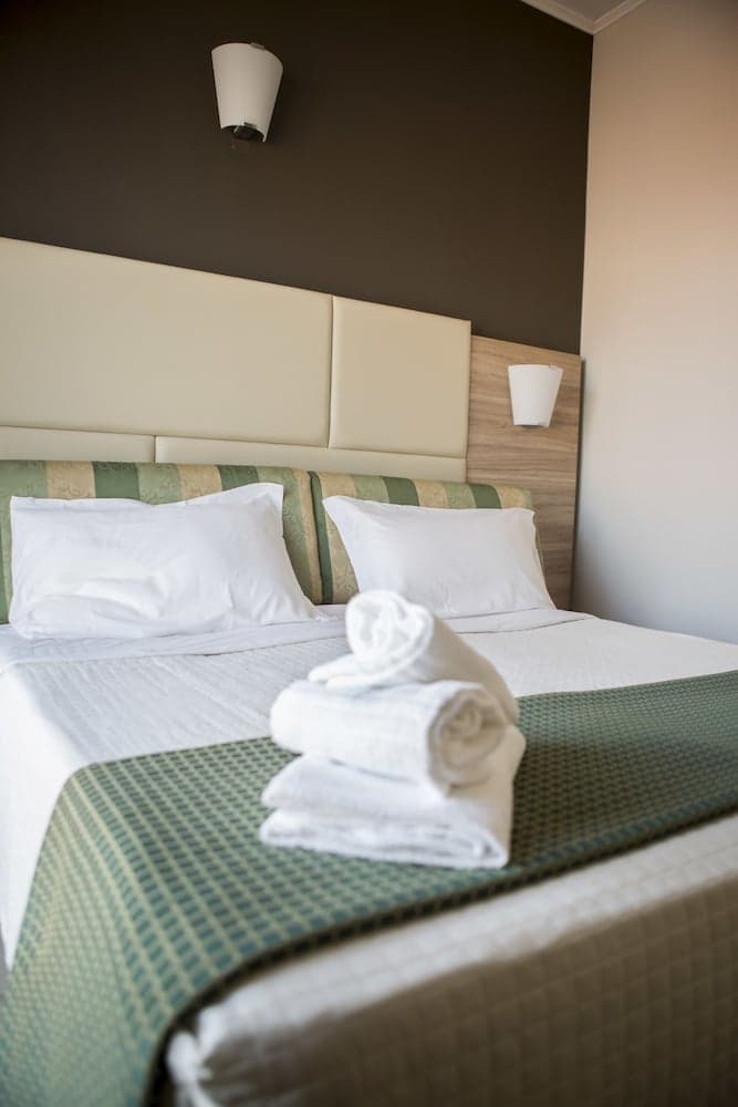 Hotel Prestige, Primary image