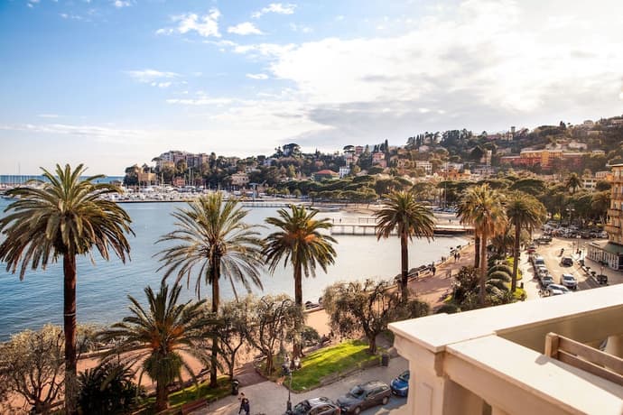 Hotel Vesuvio, Primary image