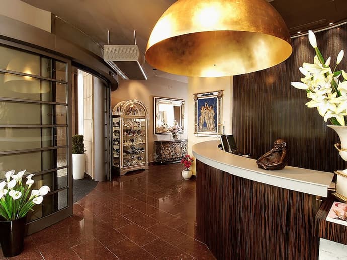 EA Hotel Crystal Palace, Reception