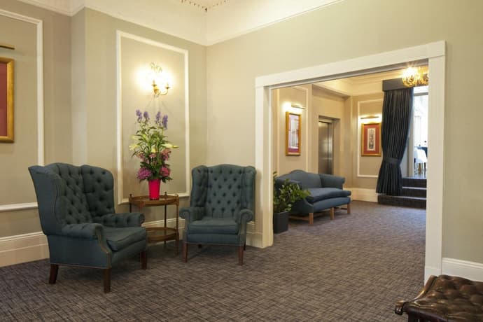 Grange Buckingham, Lobby