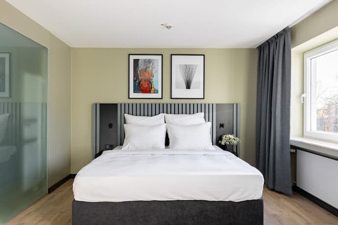 Numa Bonn Bona, Primary image