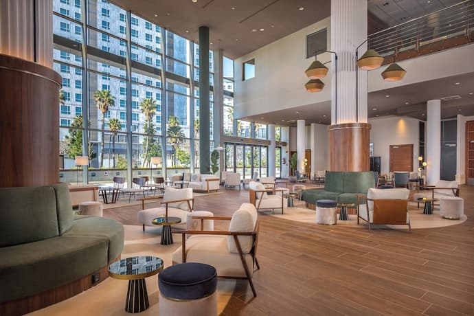 Melia Valencia, Primary image