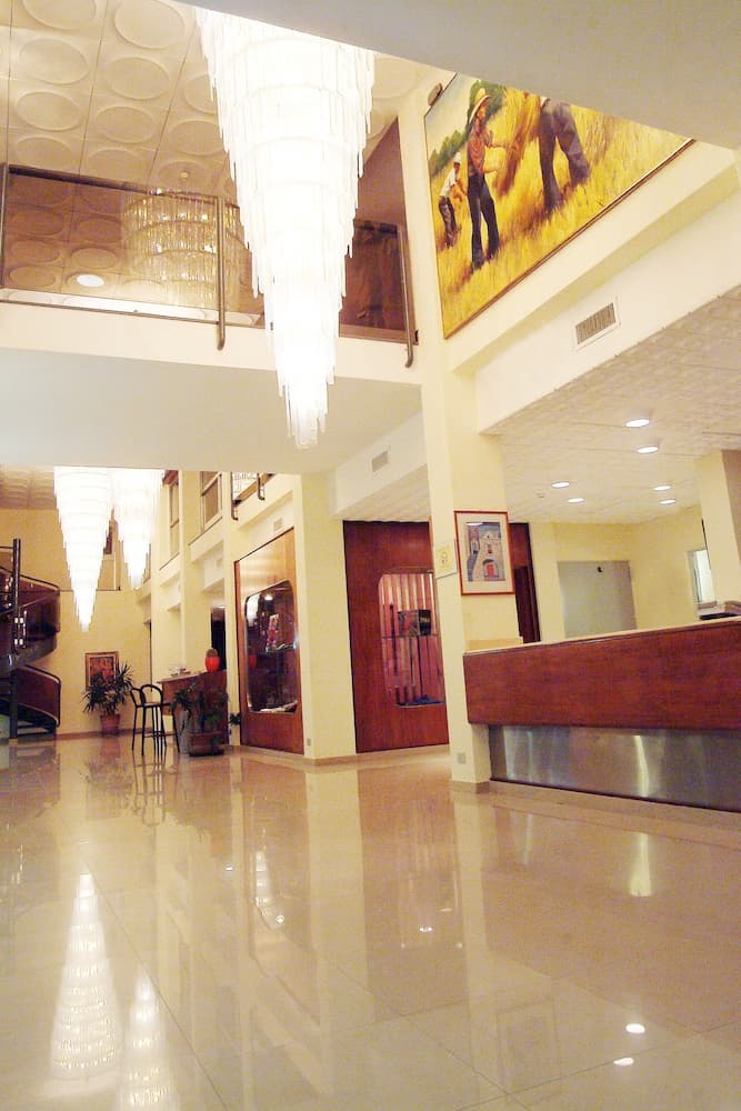 Hotel HR, Lobby