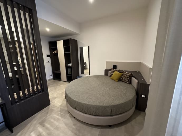 Hotel Tonic, Primary image