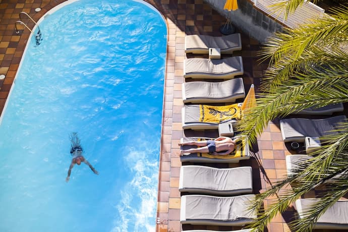 Jacarandas Beach, Primary image