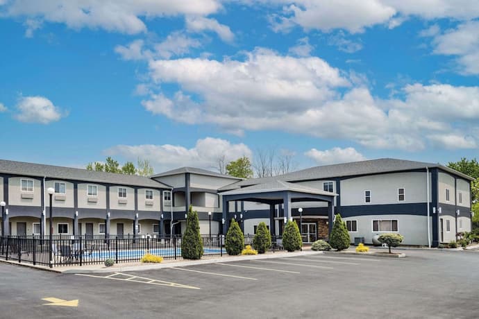 Days Inn & Suites by Wyndham Niagara Falls/Buffalo, Primary image