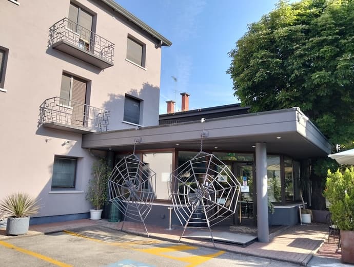 Due Ragni, Primary image