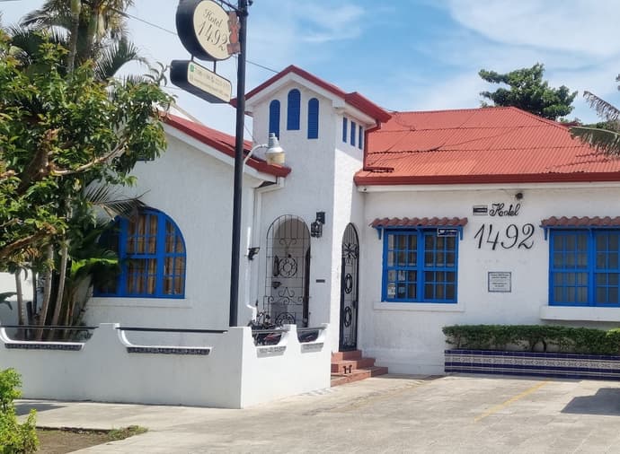 Hotel 1492, Primary image