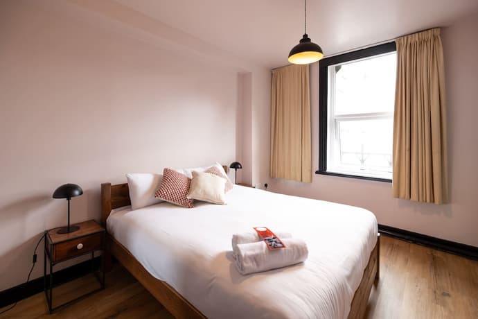 Malacuna Manchester, Primary image