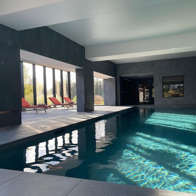 Paxton Paris MLV, Primary image