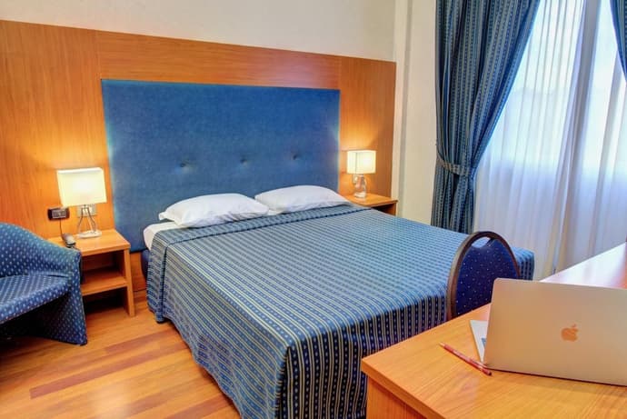 Hotel Mec, Primary image