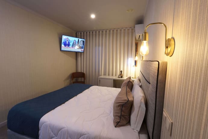 Hotel América, Primary image