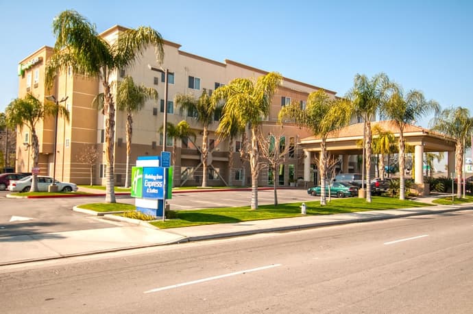 Holiday Inn Express and Suites Bakersfield Central by IHG, Primary image