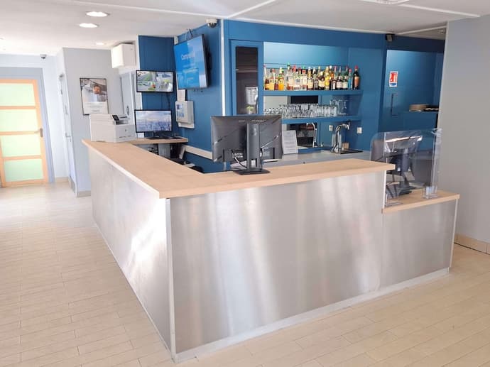 Campanile Versailles - Buc, Reception