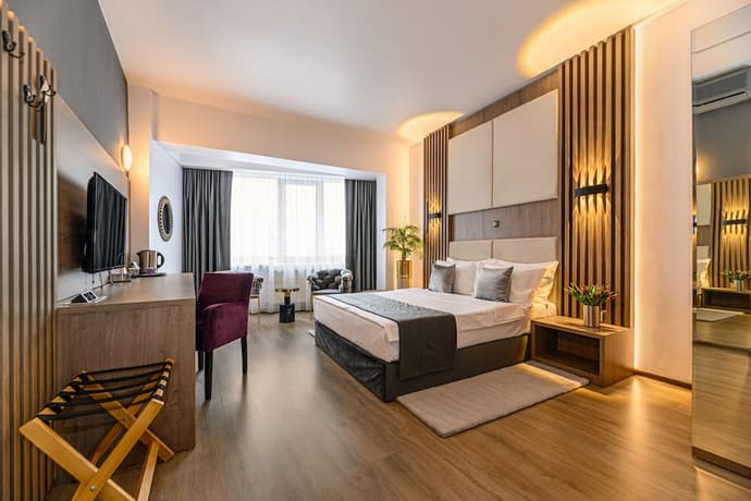 Unique Boutique, Primary image