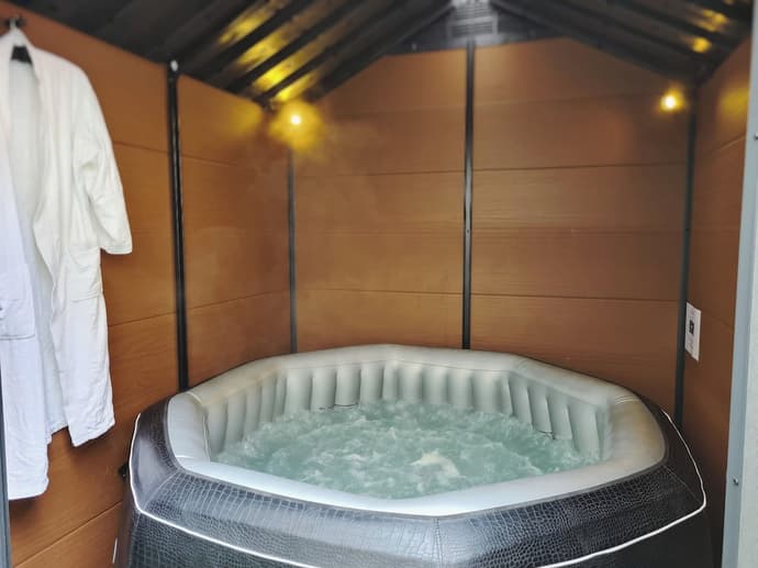 L'Empire Paris, Primary image