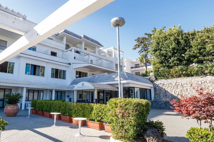 Hotel Sakura, Primary image