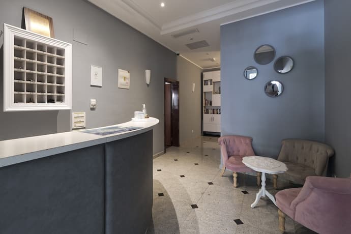 Hotel Perla, Reception