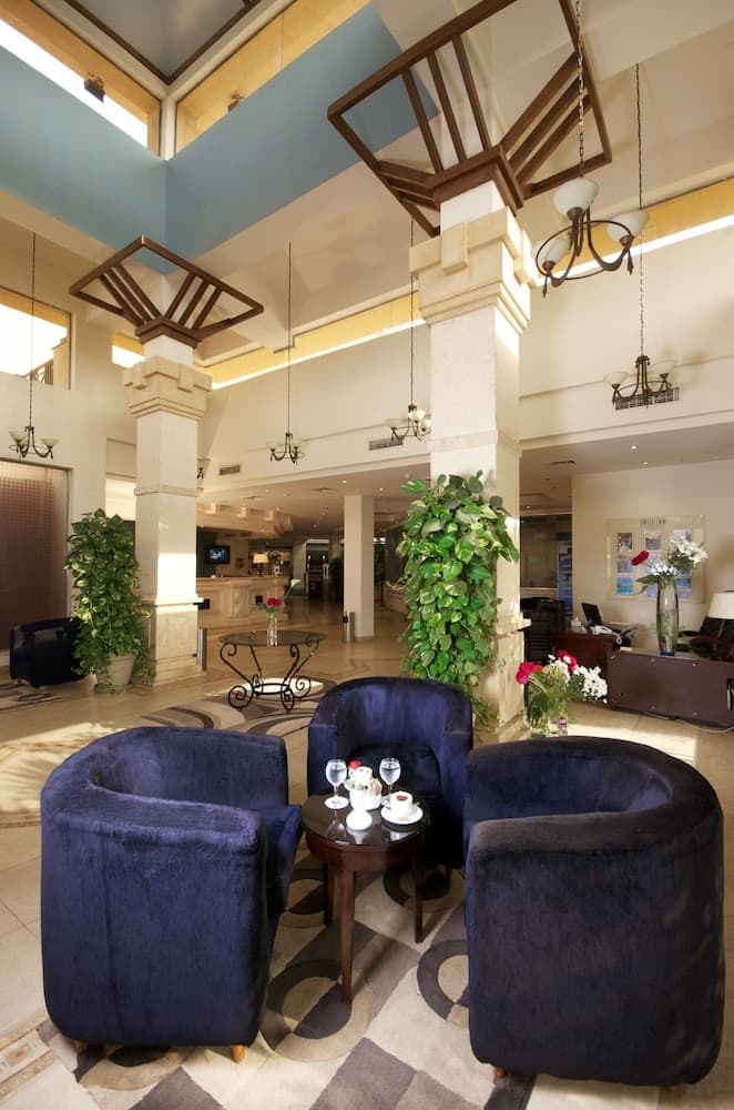 Swiss Inn Pyramids Golf Resort, Lobby sitting area