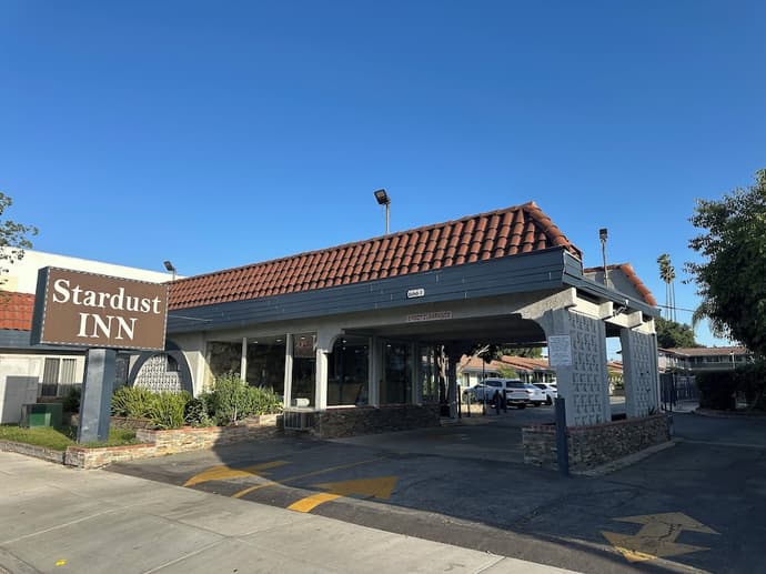 Stardust Motel Azusa, Primary image