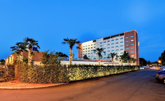 The Sydney Hotel, Primary image