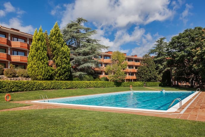 Checkin Montserrat, Primary image