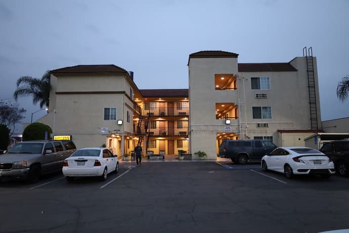 Lambert Inn, Primary image