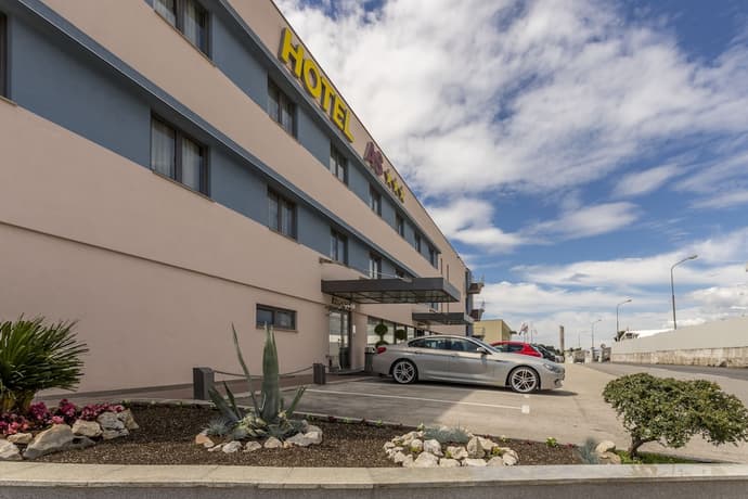 Hotel As, Primary image