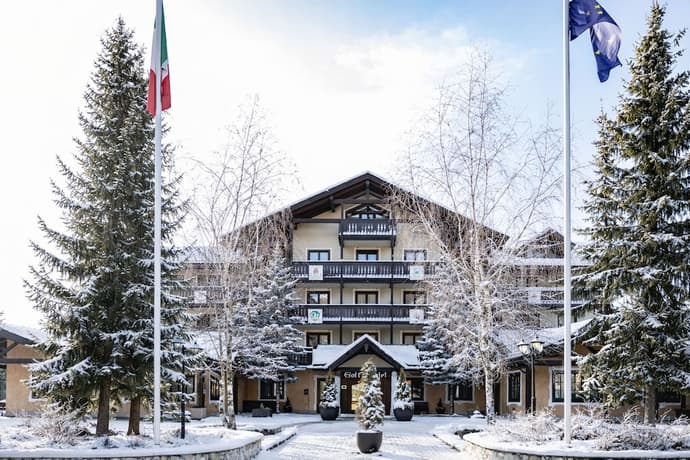 Golf Hotel, Primary image