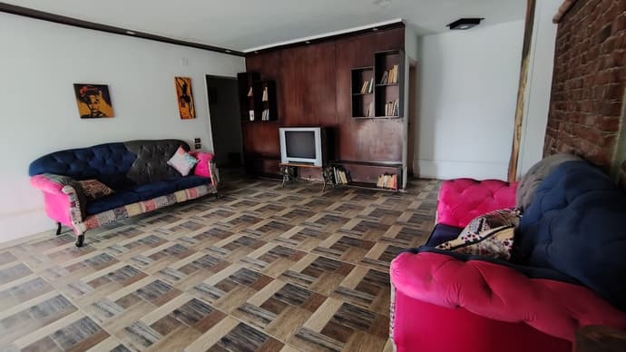 Invitation Hotel, Primary image