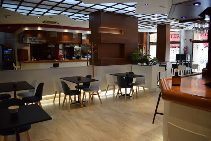 Alisi, Primary image