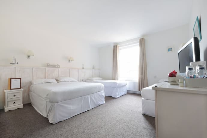 The Beach Hotel, Primary image