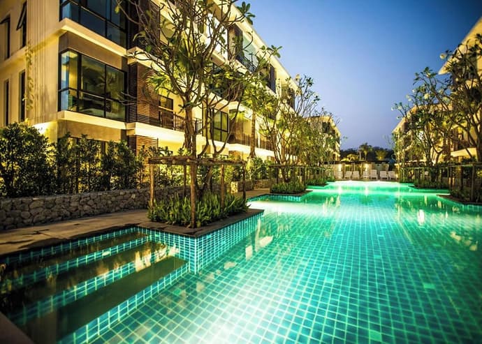 The Title Beach Front, Primary image