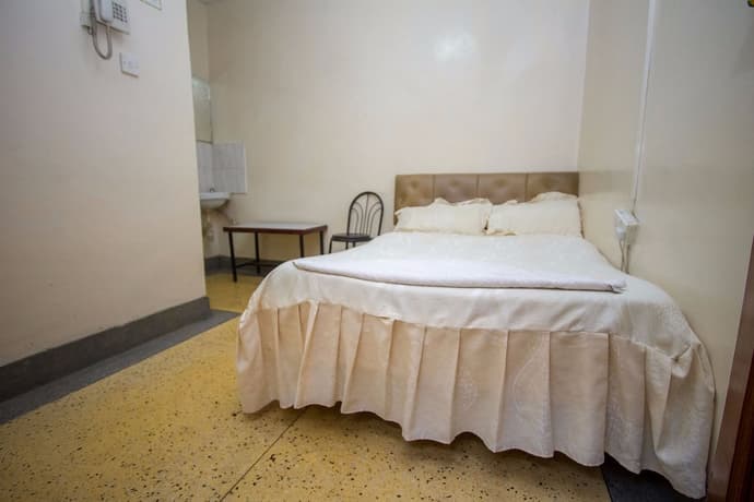 Seldom Hotel, Primary image