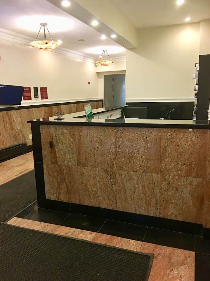 31 Street Broadway Hotel, Reception