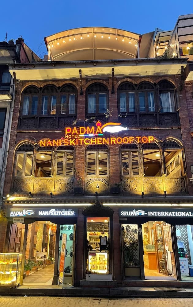 Hotel Padma, Primary image