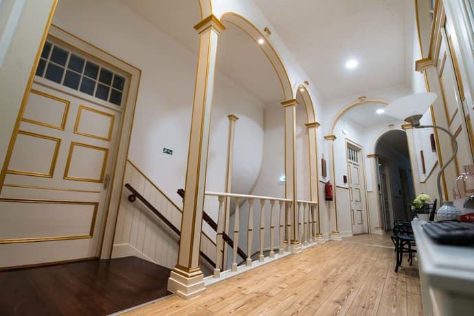 Casa Ateneu, Interior entrance