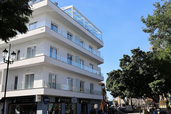 Terrace Costa, Primary image