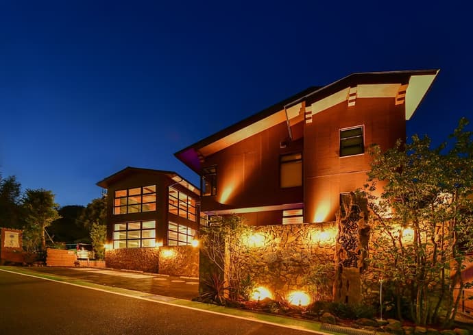 Hakone Airu, Primary image