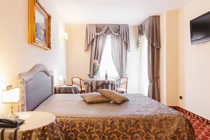 Villa del Sorriso, Primary image