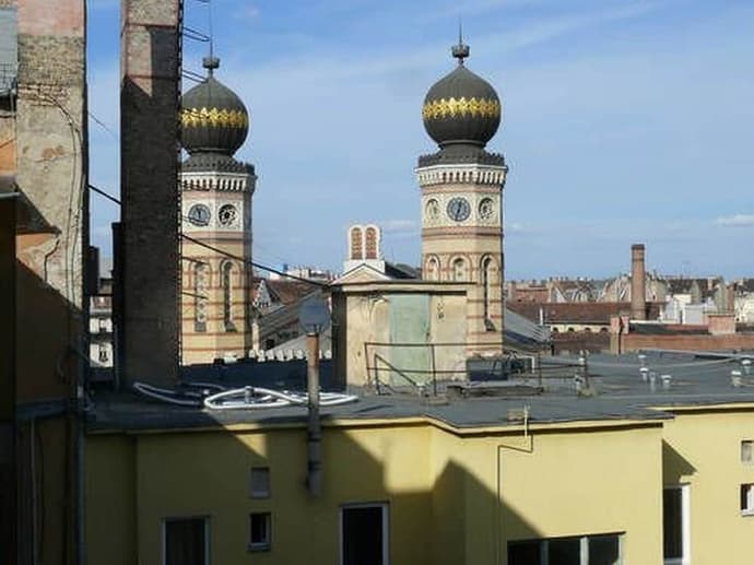 Diamond Astoria, Primary image