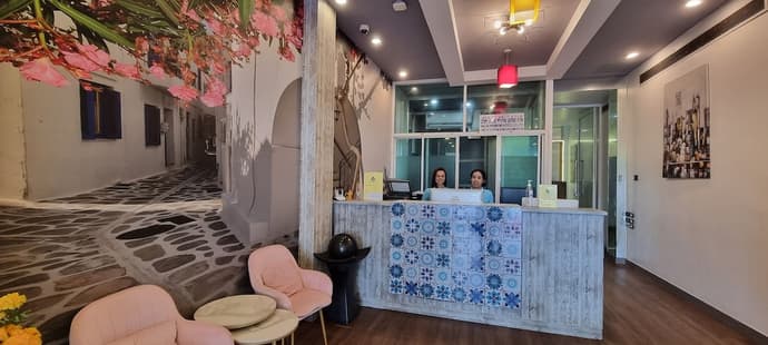 Modern Living Hotel, Reception