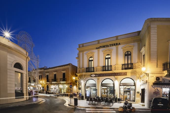 Suite Porta Terra, Primary image