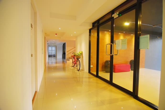 Leelawadee Naka, Interior entrance